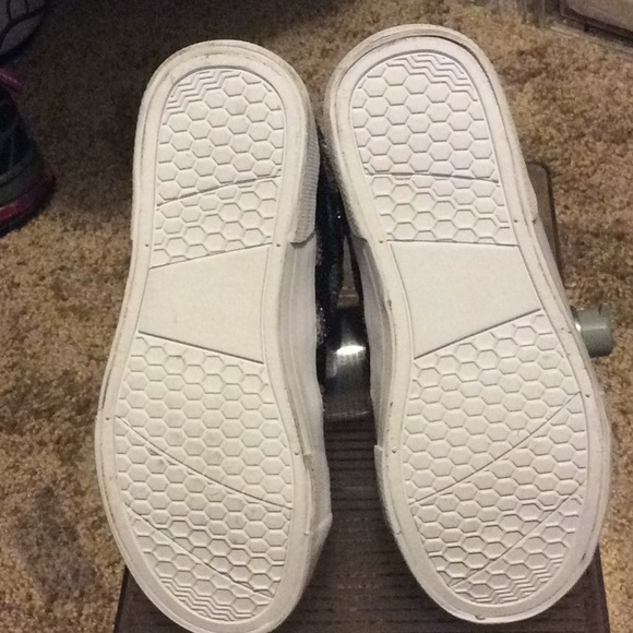 SOLD!!! NWOT Disney Minnie Shoes - Picture 2 of 8